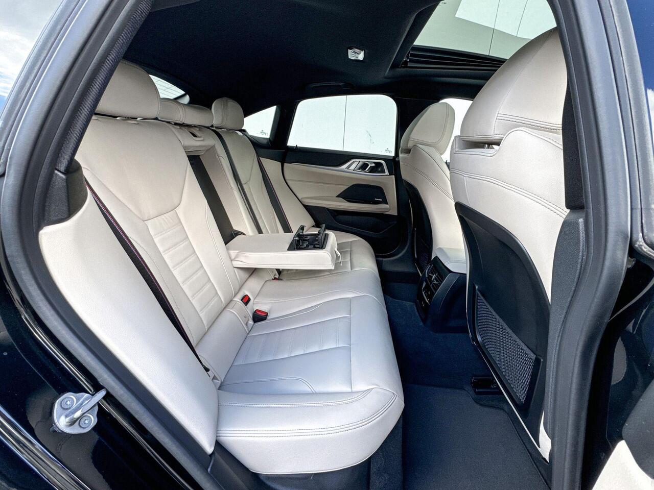 BMW 4-SERIE Gran Coupé 420i High Executive M Sportpakket Pro / Harman Kardon / Glazen Schuifdak / Comfort Access / Elektrisch Verstelbare Stoelen / Adaptieve Cruise / Comfort Acces / 19 Inch / Selections