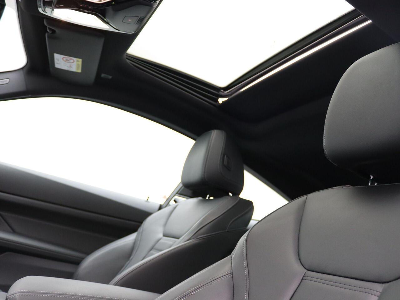 BMW 4-SERIE Coupé 420i High Executive | M Sportpakket | Safety Pack | Stuurwielrand Verwarmd | Schuifdak | Driving Assistant | DAB | HiFi | 19''