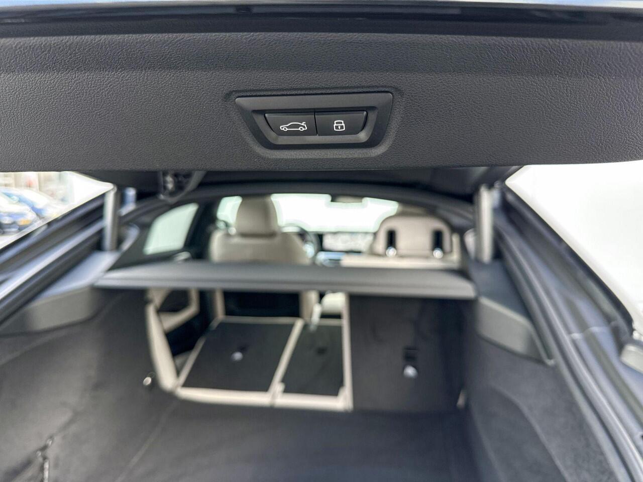 BMW 4-SERIE Gran Coupé 420i High Executive M Sportpakket Pro / Harman Kardon / Glazen Schuifdak / Comfort Access / Elektrisch Verstelbare Stoelen / Adaptieve Cruise / Comfort Acces / 19 Inch / Selections