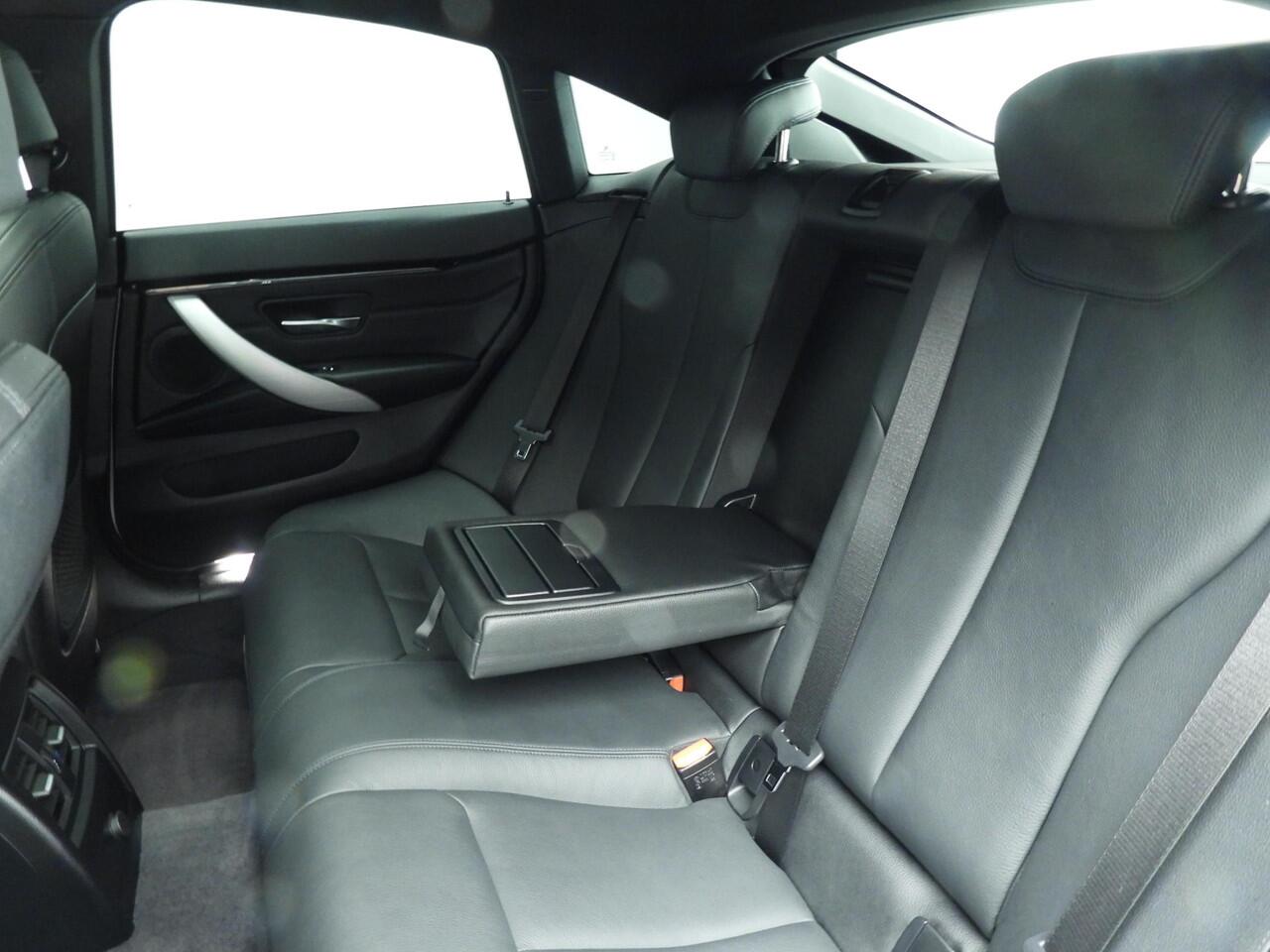 BMW 4-SERIE Gran Coupe 418i | M-Sportpakket | LED | Leder | Navigatie | Schuifdak | Stoelverwarming | DAB | Alu 18 inch