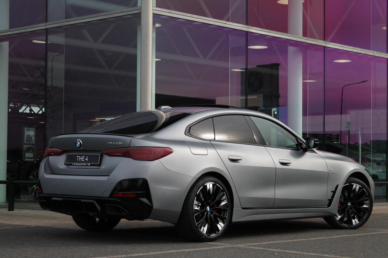 BMW 4-SERIE Gran Coupé M440i xDrive High Executive Automaat / Schuif-kanteldak / Trekhaak / Adaptieve LED / M Adaptief onderstel / Parking Assistant Plus / Comfort Access