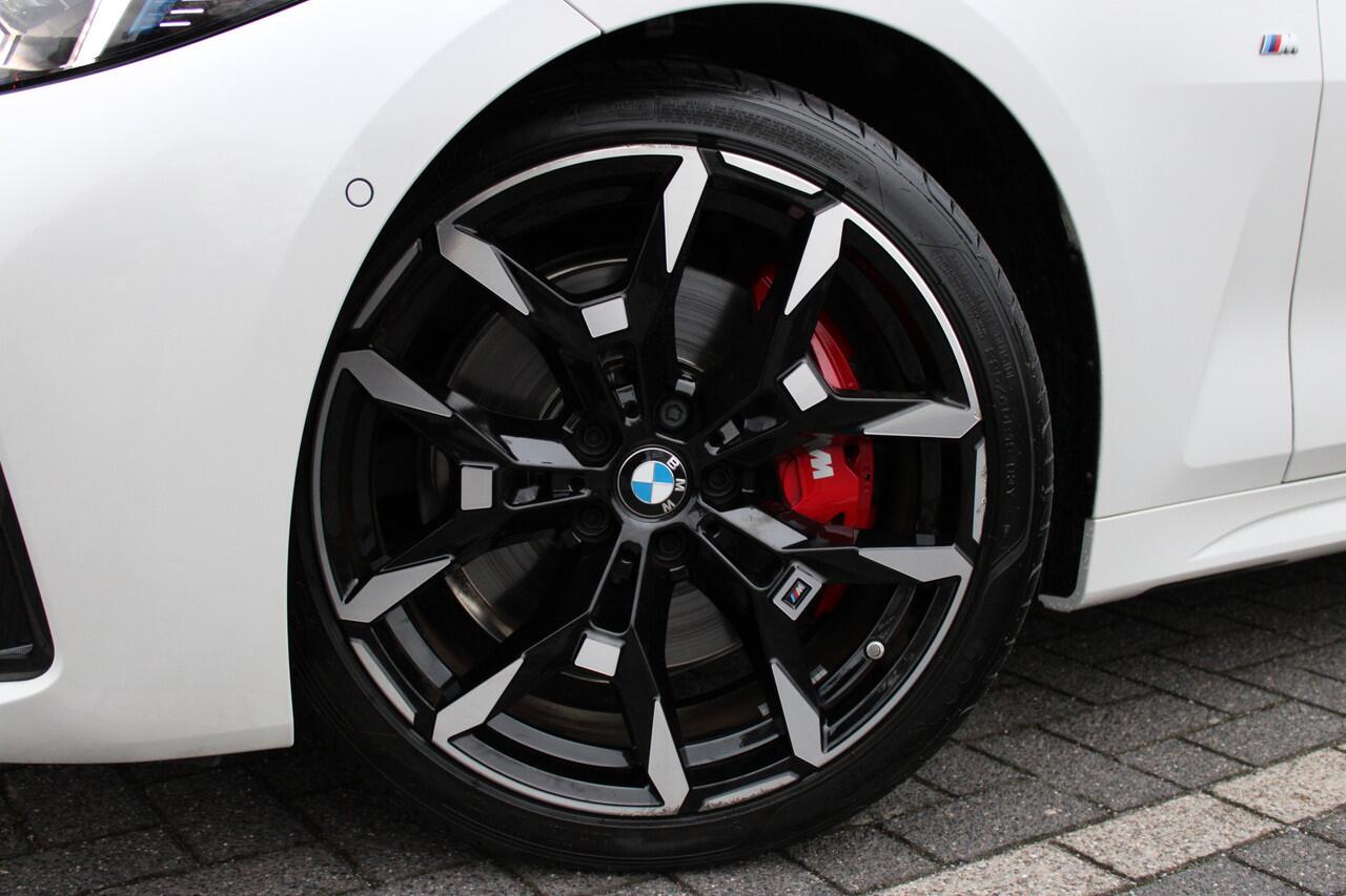 BMW 4-SERIE Cabrio 430i xDrive M Sport Automaat / Achteruitrijcamera / M Sportonderstel / Comfort Access / Adaptieve LED / / Stoelverwarming / Widescreen Display