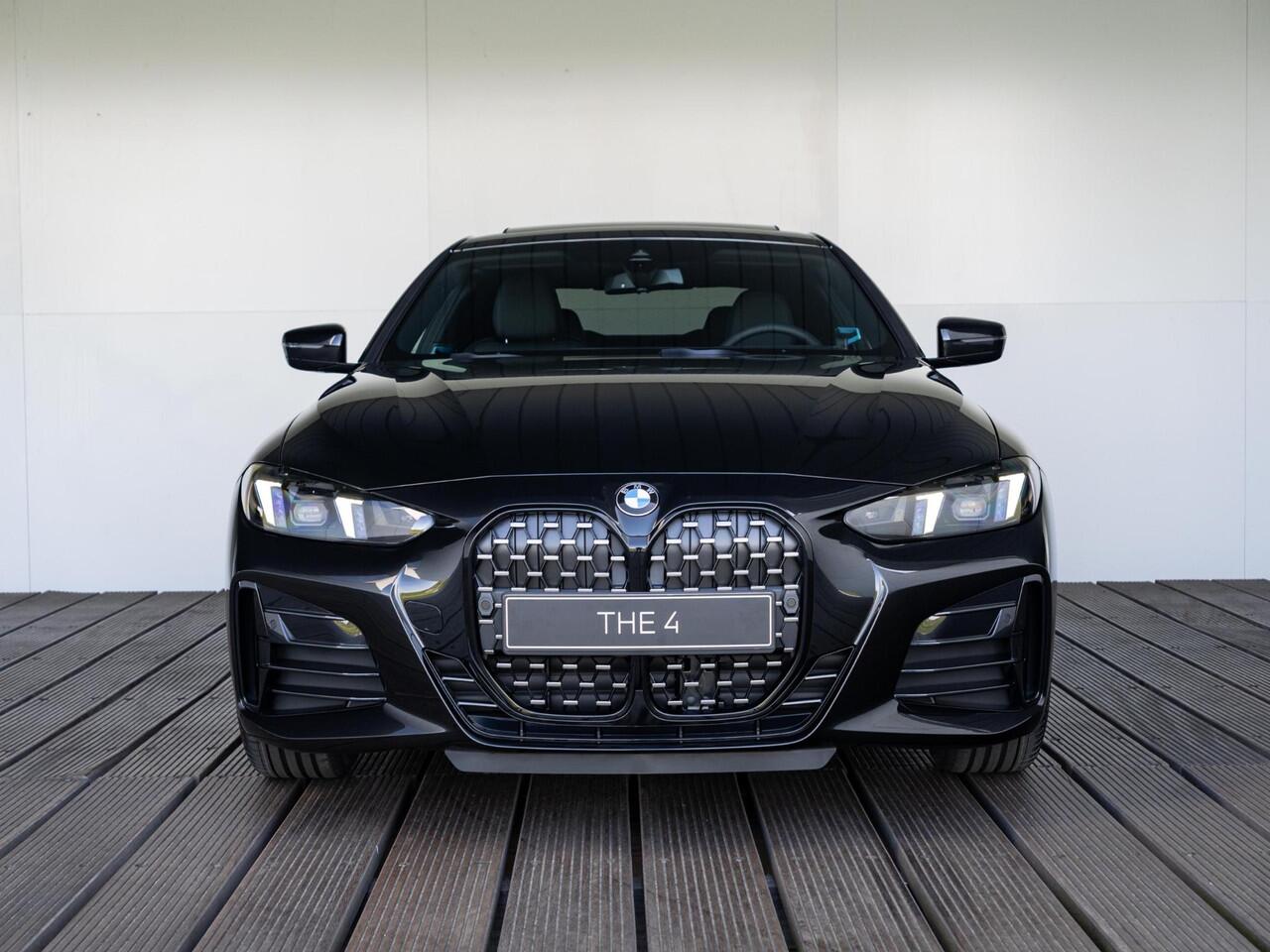 BMW 4-SERIE 420i Coupé M Sport Pro | Schuif-/kanteldak / Harman Kardon / Stoel en Stuurwiel verwarming / Comfort Access / Elektrische achterklep