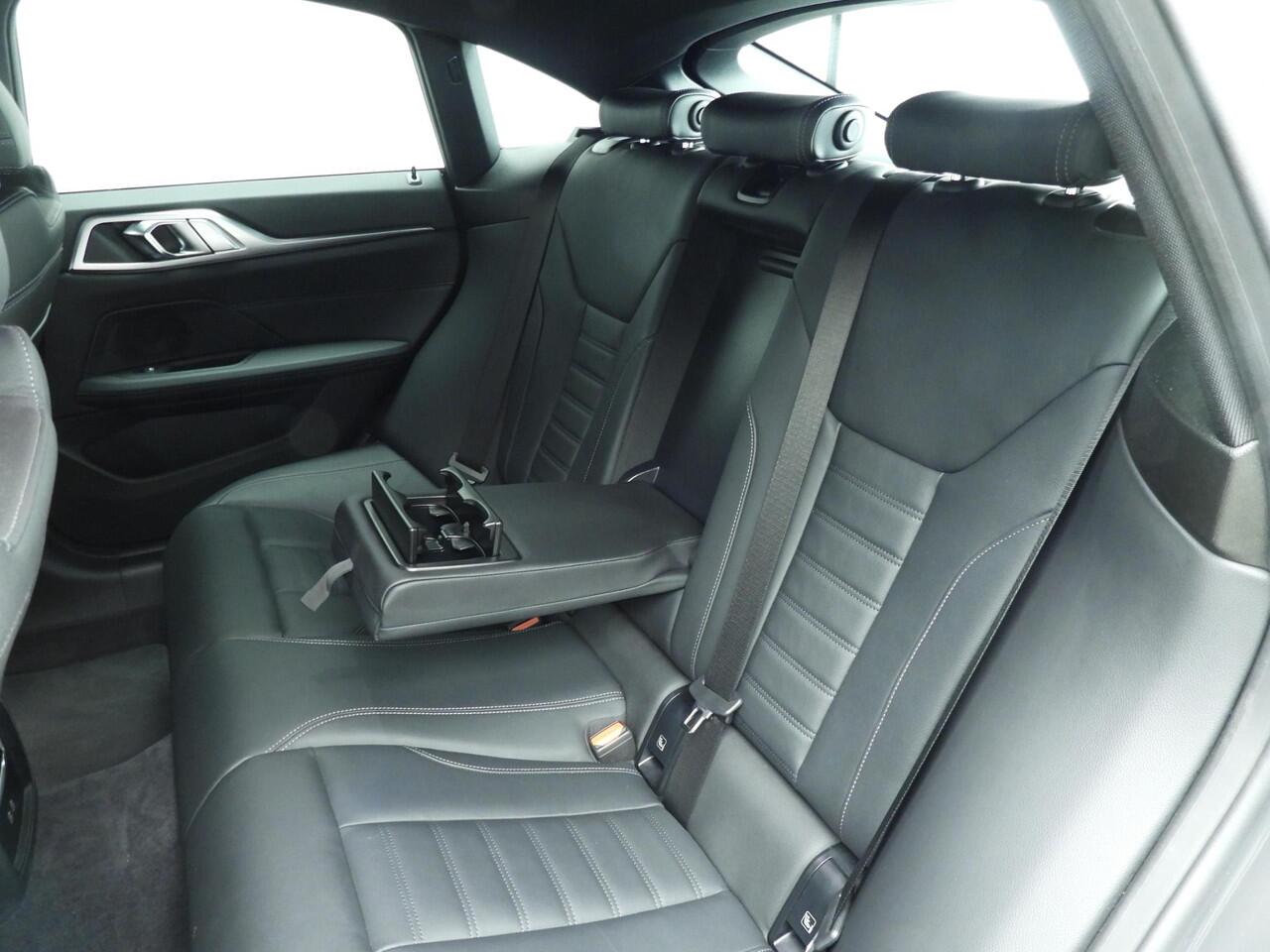 BMW 4-SERIE Gran Coupe 420i | M-Sportpakket | LED | Leder | HUD | Trekhaak | Active cruise | DAB | Hifi speakers | Alu 18 inch