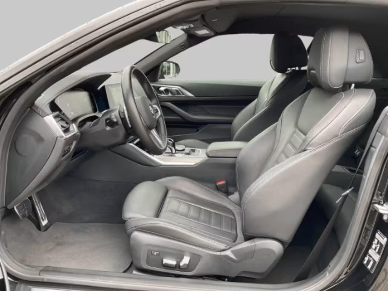 BMW 4-SERIE Cabrio 420i M-Sport Trekhaak Navi Camera LED Keyless Stuur en Stoel verwarming