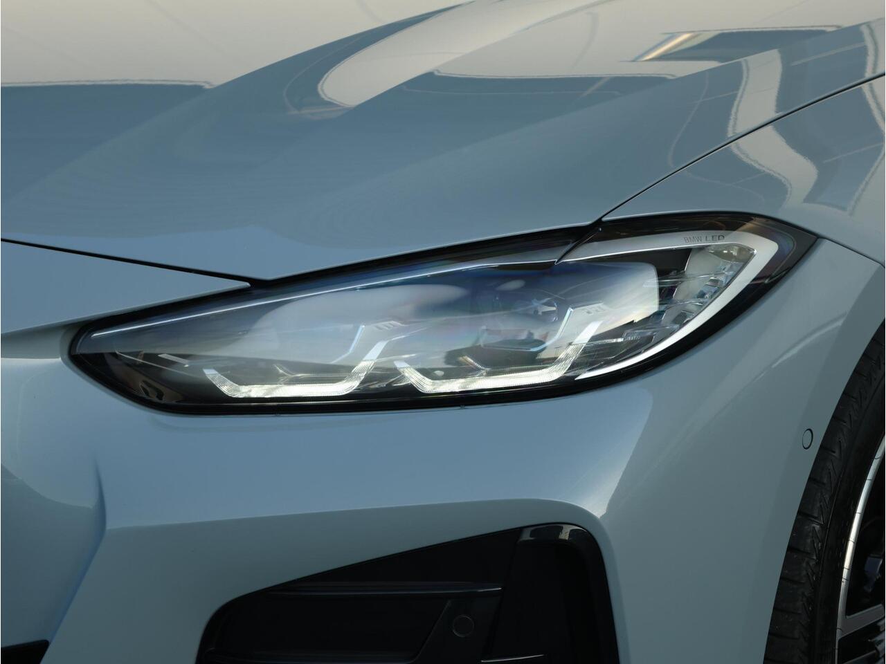 BMW 4-SERIE Cabrio 420i High Executive M Sportpakket/ Verwarmd Stuurwiel/ Comfort Access/ Achteruitrijcamera/ Stoelverwarming/ Active Cruise Control/ HiFi