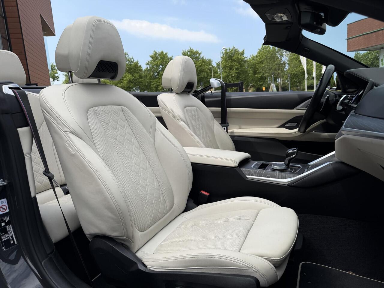 BMW 4-SERIE Cabrio M440i xDrive High Executive M Sport Pro NL-Auto NP. ¤121.000! | Trekhaak Uitklapbaar | Nekverwarming | 360° Camera | Individual Interieur | Head-Up Display | Rijklaarprijs!