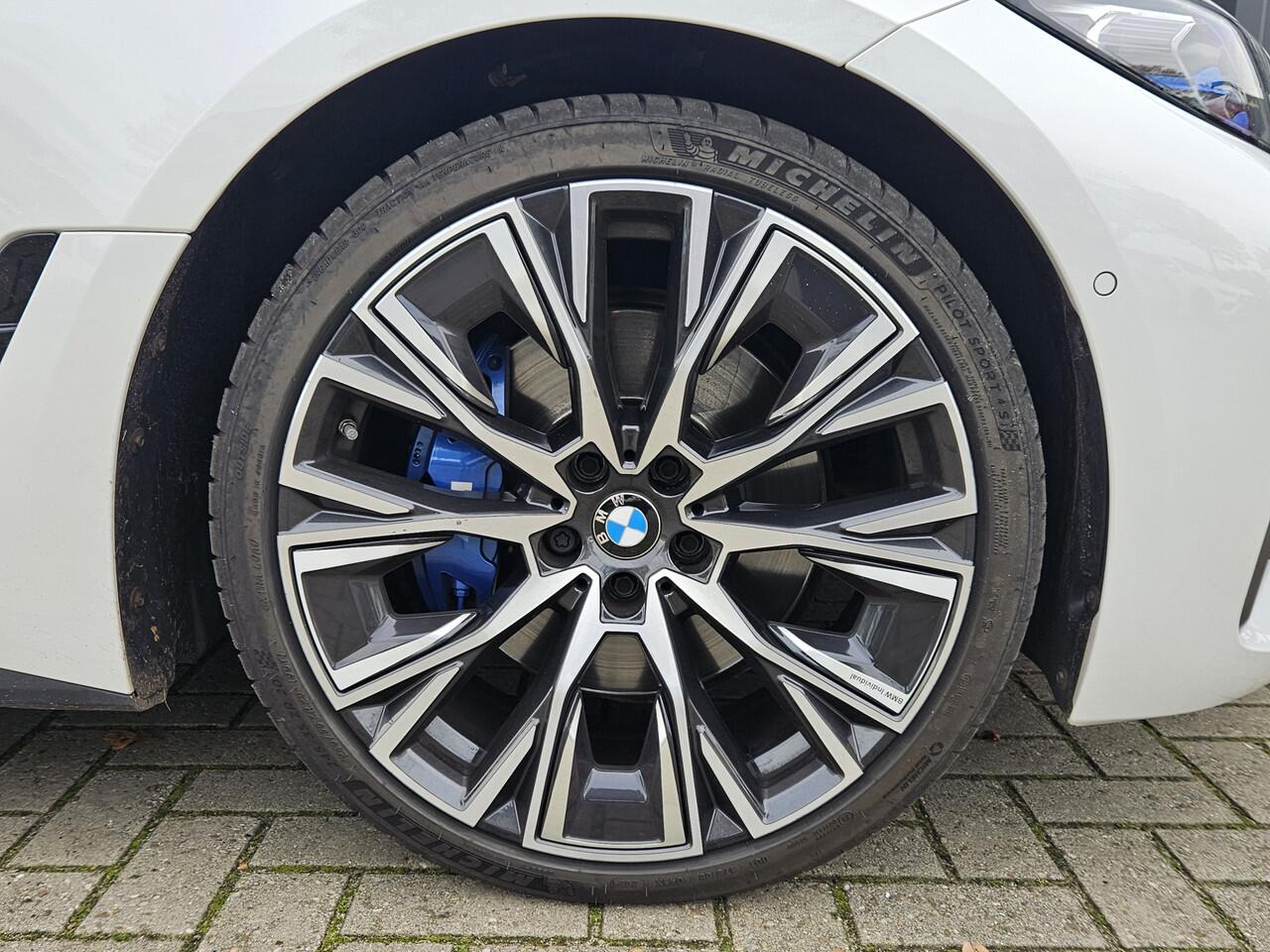 BMW 4-SERIE Gran Coupé 440i High Executive M-Sport + LASER + INDIVIDUAL + SCHUIFDAK + HARMAN KARDON + KEYLESS