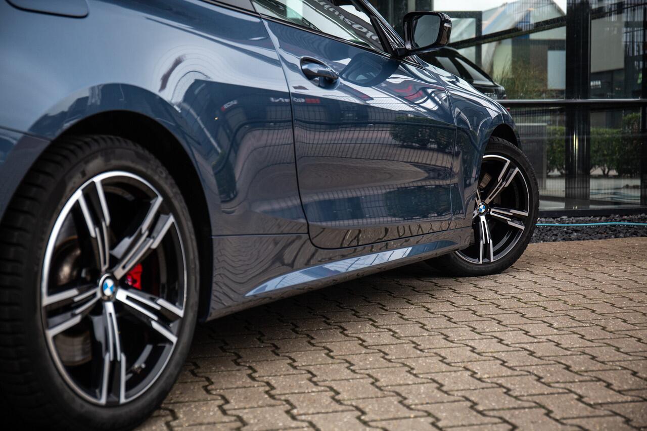 BMW 4-SERIE Coupé 430i High Executive M-Sport 245pk , Arctic Race blauw, Panoramadak, Sportstoelen, Adaptive cruise,