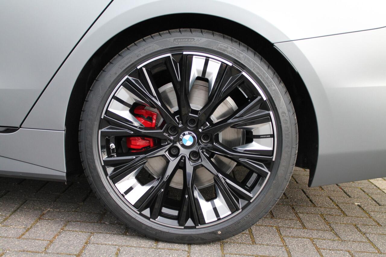 BMW 4-SERIE Gran Coupé M440i xDrive High Executive Automaat / Schuif-kanteldak / Trekhaak / Adaptieve LED / M Adaptief onderstel / Parking Assistant Plus / Comfort Access