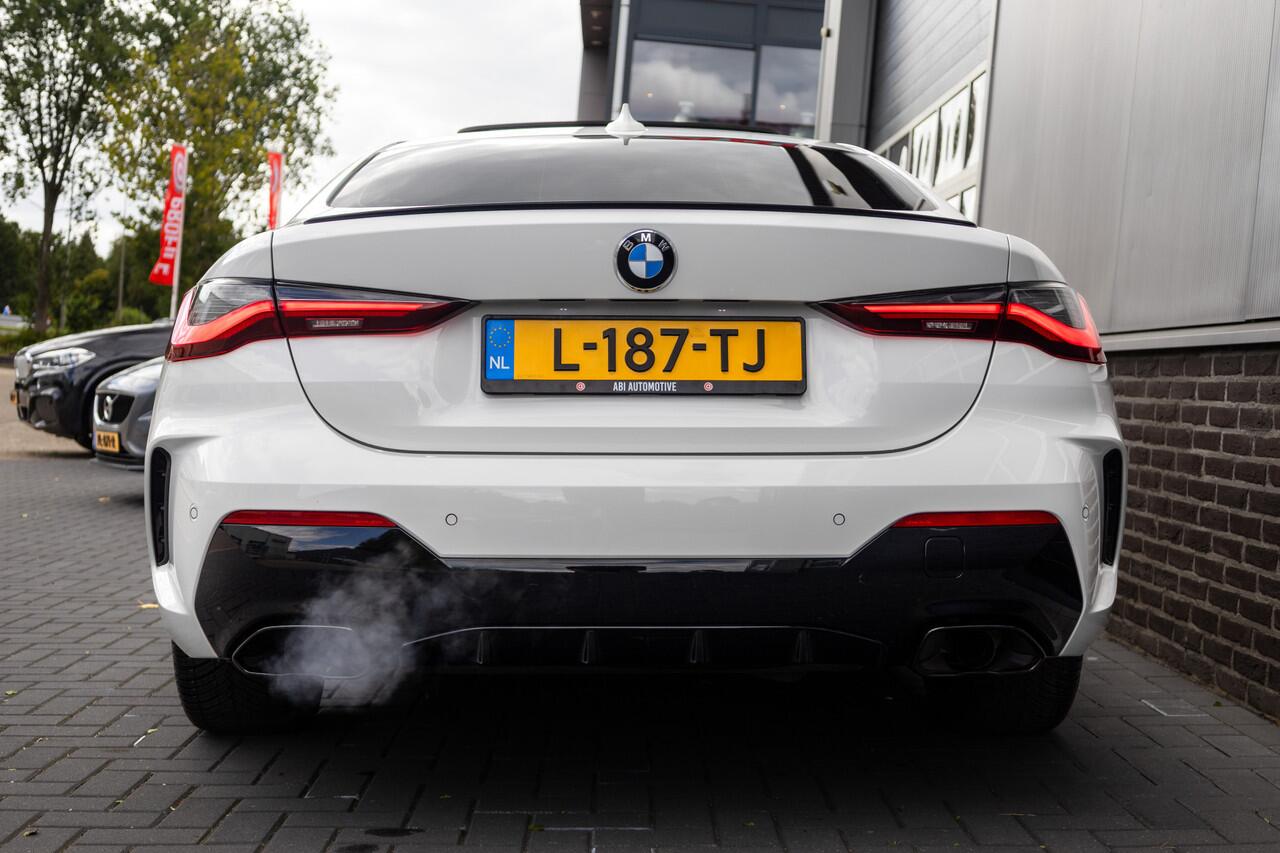 BMW 4-SERIE Coupé 430i 259 pk High Executive M-Sportpakket / NL-Auto/ Keyless/ Head-Up/ Laser/ Schuifdak/ Harman&Kardon/ Apple-Carplay/ Park.Sens/ 19'' LMV