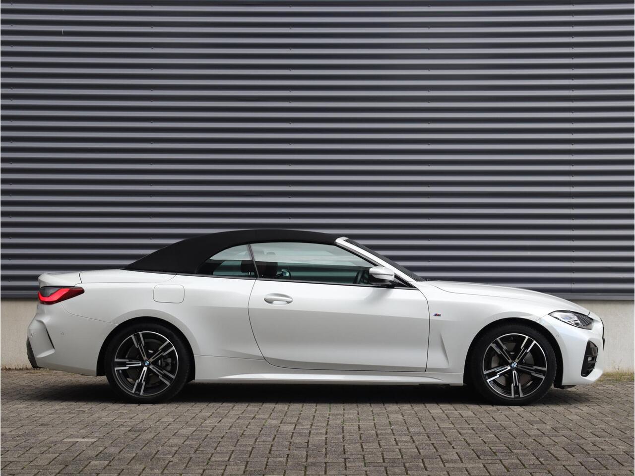BMW 4-SERIE Cabrio 430i | High Executive | M Sportpakket | Harman Kardon | Achteruitrijcamera | Adaptief M Onderstel | Stuurwielrand verwarmd | Comfort Access | BSI* | 18'' LMV