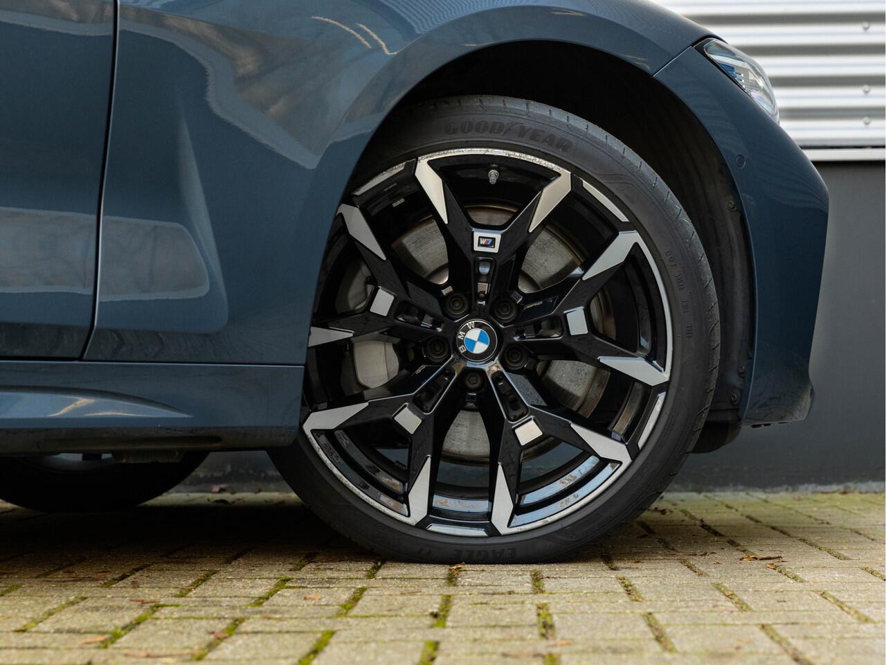 BMW 4-SERIE Cabrio 430i xDrive - M-Sport - 19 inch - Stuurwiel Verwarming - Camera