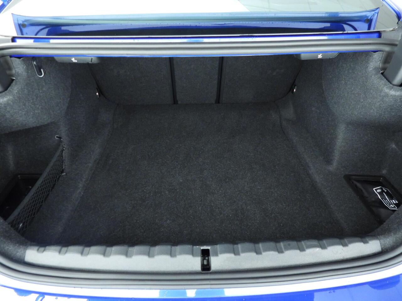 BMW 4-SERIE Coupe 430i xDrive | M-Sportpakket | LED | Leder | Navigatie | Schuifdak | Stoelverwarming | Sportstoelen | DAB | Hifi speakers | Alu 18 inch