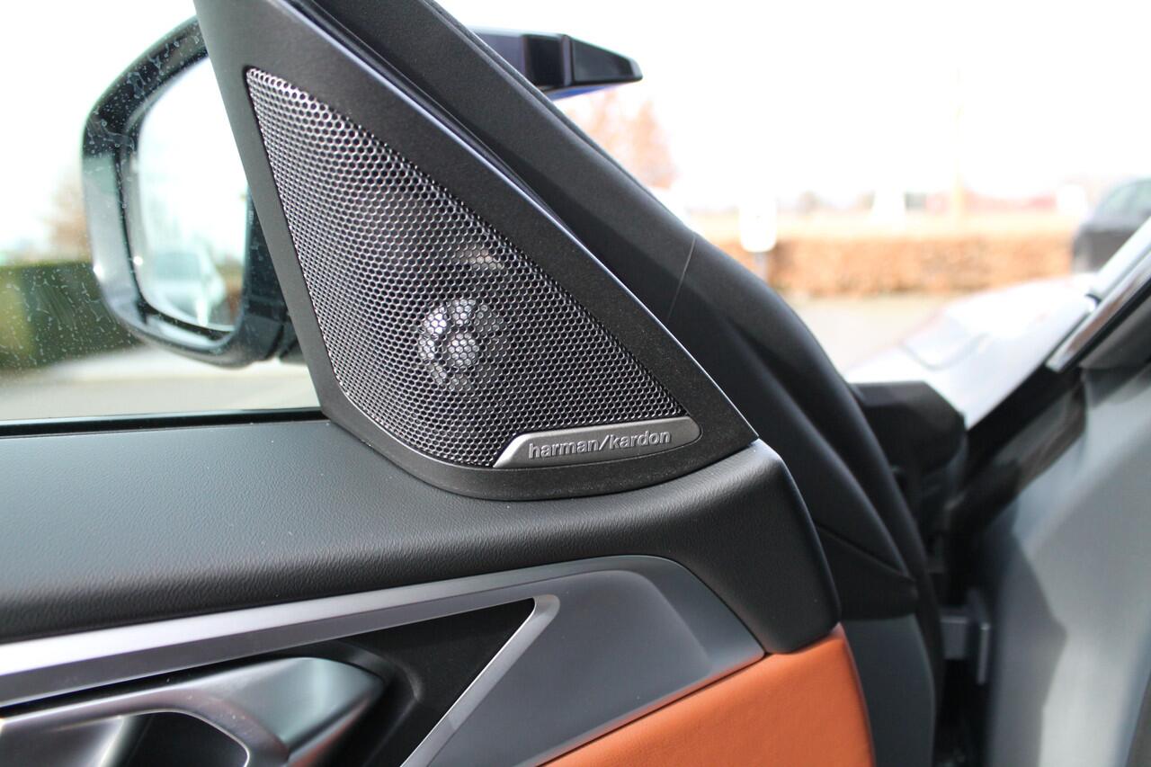 BMW 4-SERIE Gran Coupé M440i xDrive High Executive Automaat / Schuif-kanteldak / Trekhaak / Adaptieve LED / M Adaptief onderstel / Parking Assistant Plus / Comfort Access