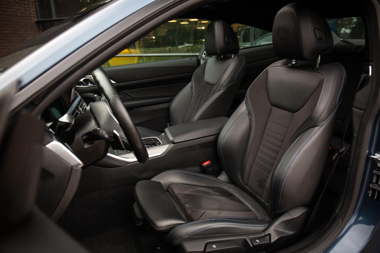 BMW 4-SERIE Coupé 430i High Executive M-Sport 245pk , Arctic Race blauw, Panoramadak, Sportstoelen, Adaptive cruise,