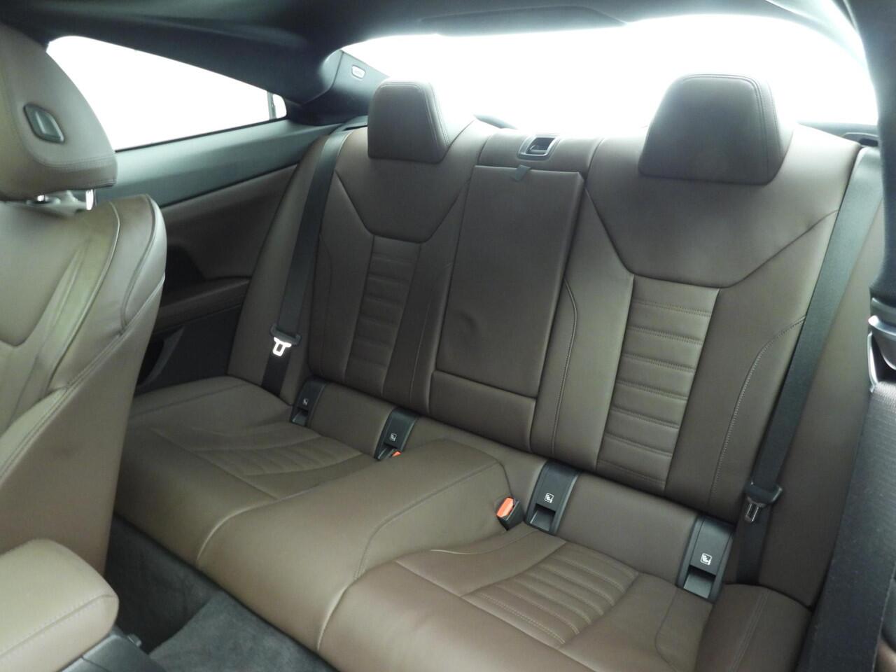 BMW 4-SERIE Coupé 420i | M-Sportpakket | LED | Leder | Navigatie | Sportstoelen | Schuifdak | Stoelverwarming | DAB | Alu 19 inch