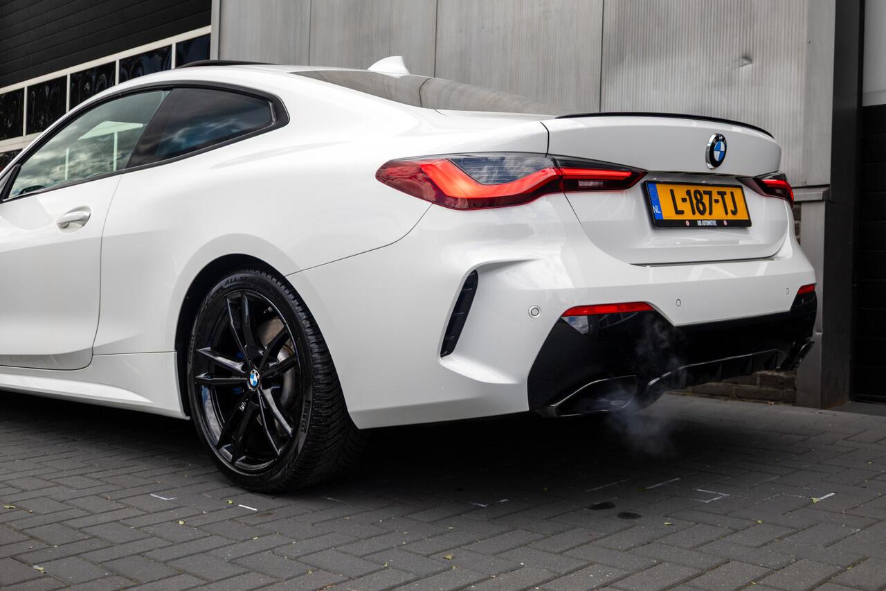 BMW 4-SERIE Coupé 430i 259 pk High Executive M-Sportpakket / NL-Auto/ Keyless/ Head-Up/ Laser/ Schuifdak/ Harman&Kardon/ Apple-Carplay/ Park.Sens/ 19'' LMV