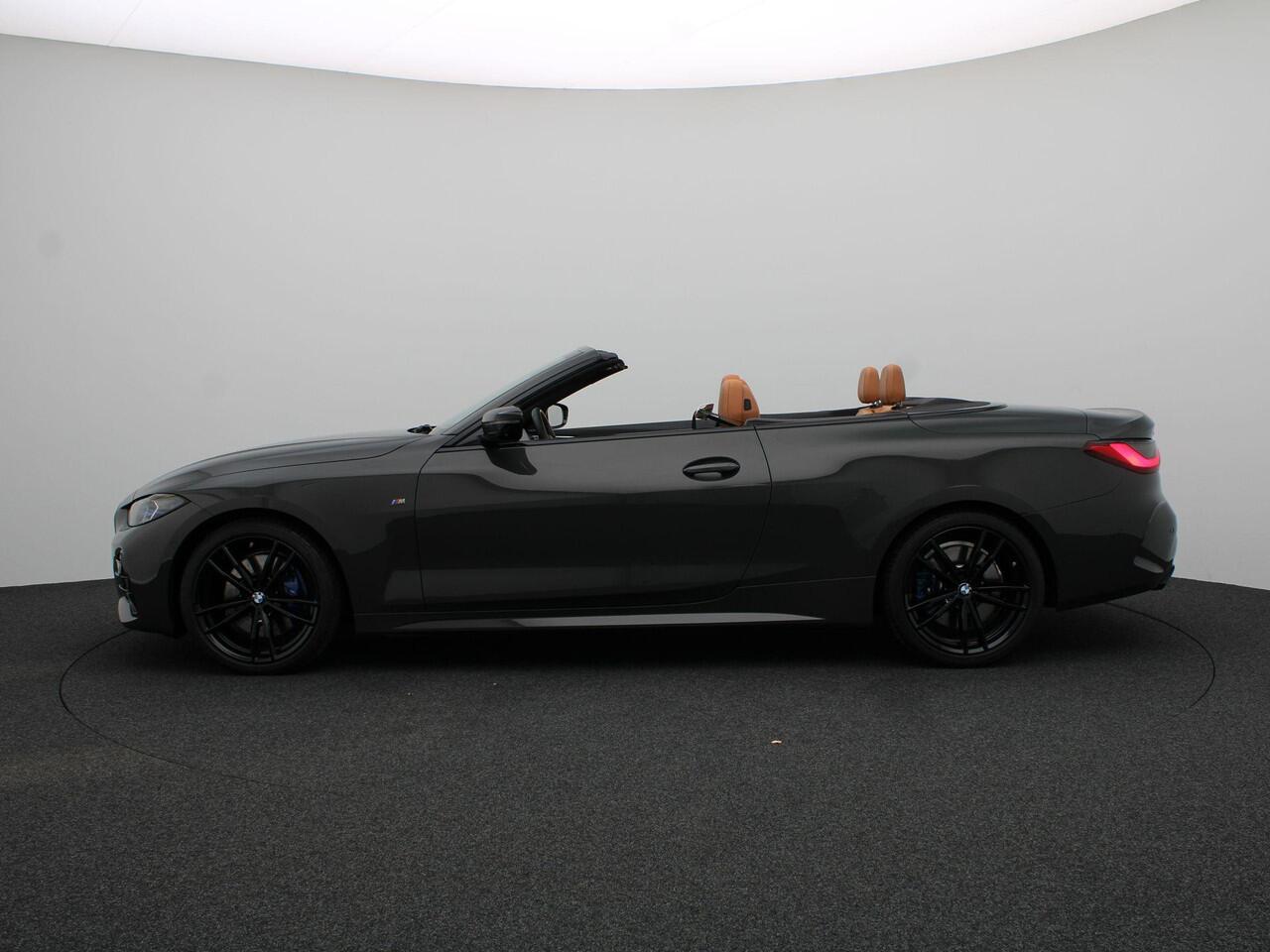 BMW 4-SERIE Cabrio M440i xDrive High Executive | Stuurwielrand Verwarmd | Trekhaak | Windscherm | Driving Assistant Professional | Parking Assistant Plus | Head-Up Display | Harman Kardon | 19''