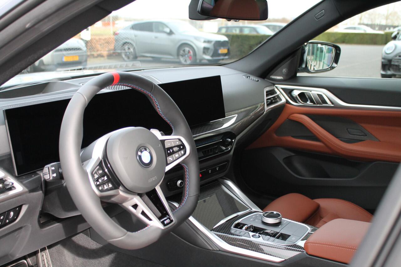 BMW 4-SERIE Gran Coupé M440i xDrive High Executive Automaat / Schuif-kanteldak / Trekhaak / Adaptieve LED / M Adaptief onderstel / Parking Assistant Plus / Comfort Access