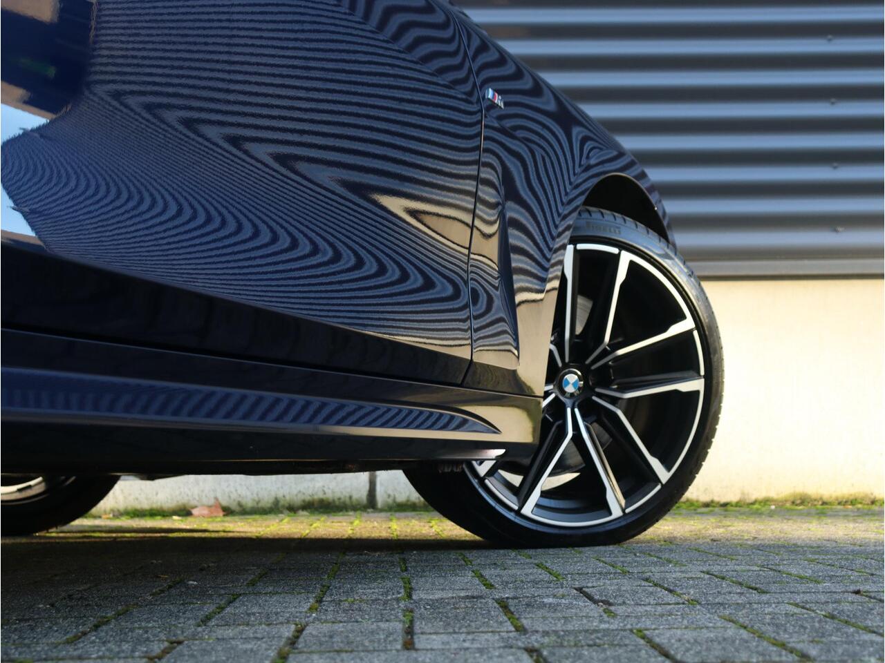 BMW 4-SERIE Cabrio 430i | High Executive | M Sportpakket | Harman Kardon | Comfort Access | Laserlight | Camera | M Sportremmen | 19'' LMV