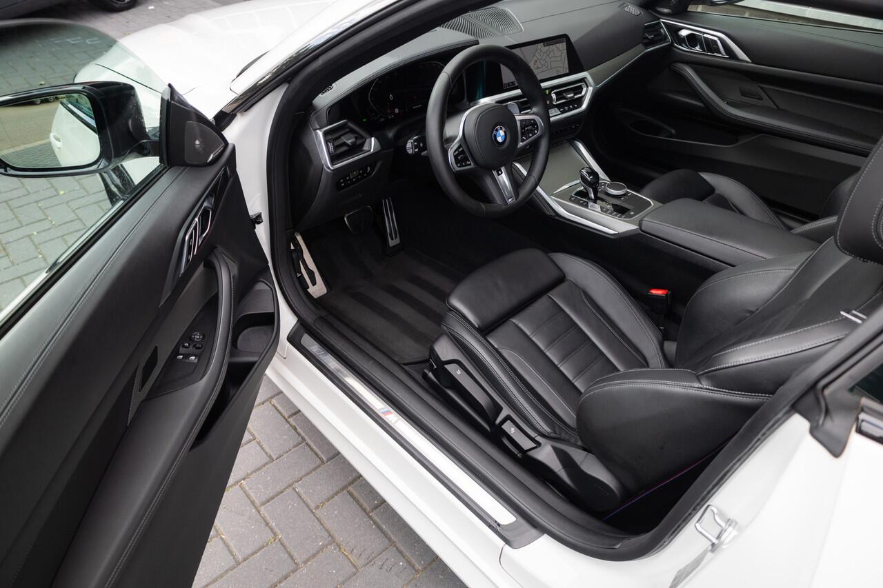 BMW 4-SERIE Coupé 430i 259 pk High Executive M-Sportpakket / NL-Auto/ Keyless/ Head-Up/ Laser/ Schuifdak/ Harman&Kardon/ Apple-Carplay/ Park.Sens/ 19'' LMV