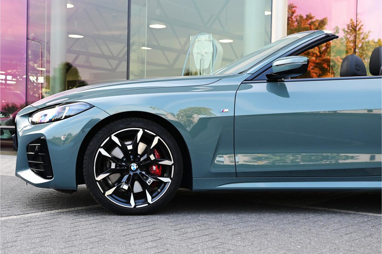 BMW 4-SERIE Cabrio 430i xDrive M Sport Automaat / Achteruitrijcamera / Comfort Access / Adaptieve LED / M Sport onderstel / Stoelverwarming / Widescreen Display