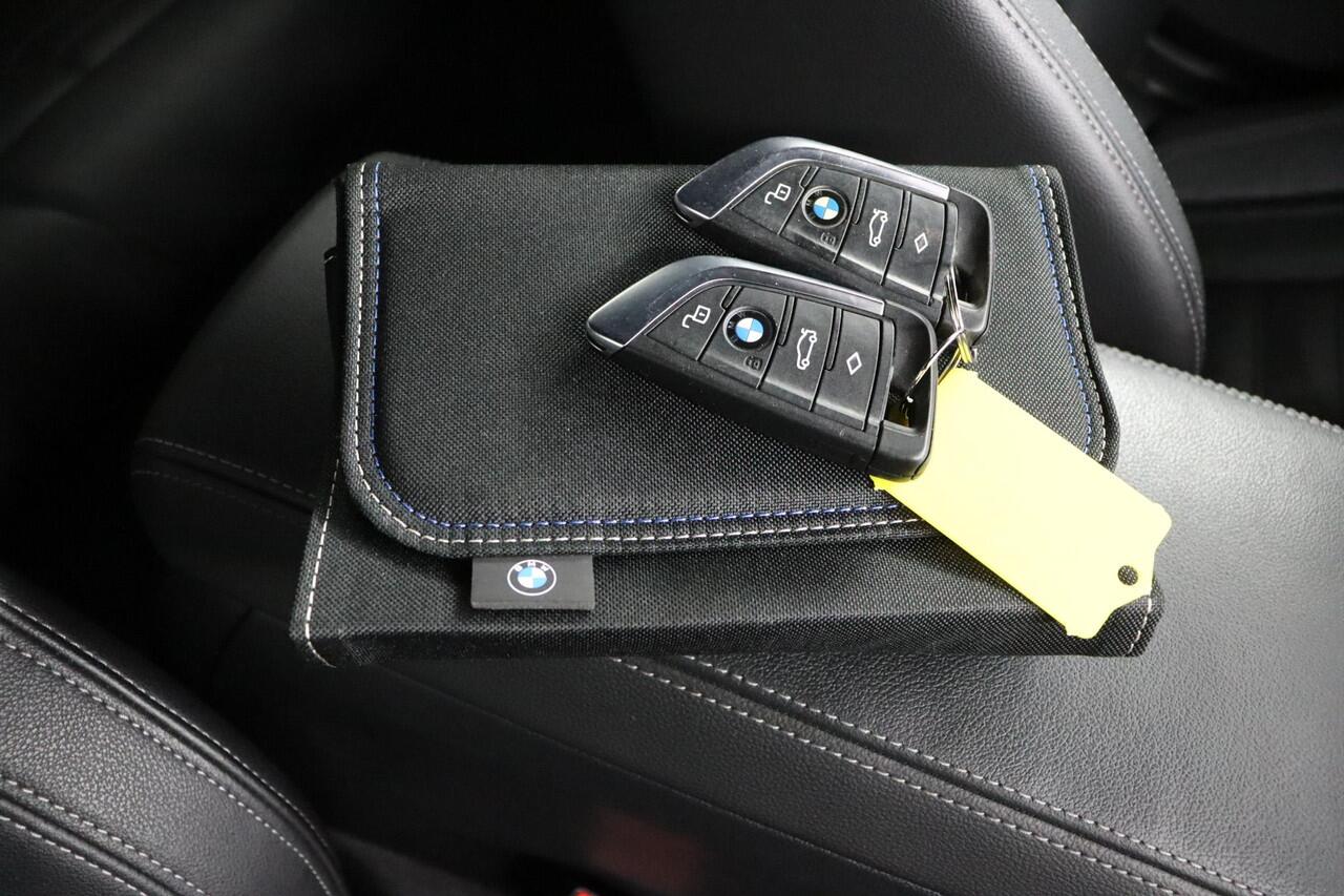 BMW 4-SERIE Gran Coupé 420i Business Edition Plus | M Sportpakket | Achteruitrijcamera | keyless entry | Voorstoelen verwarmd |