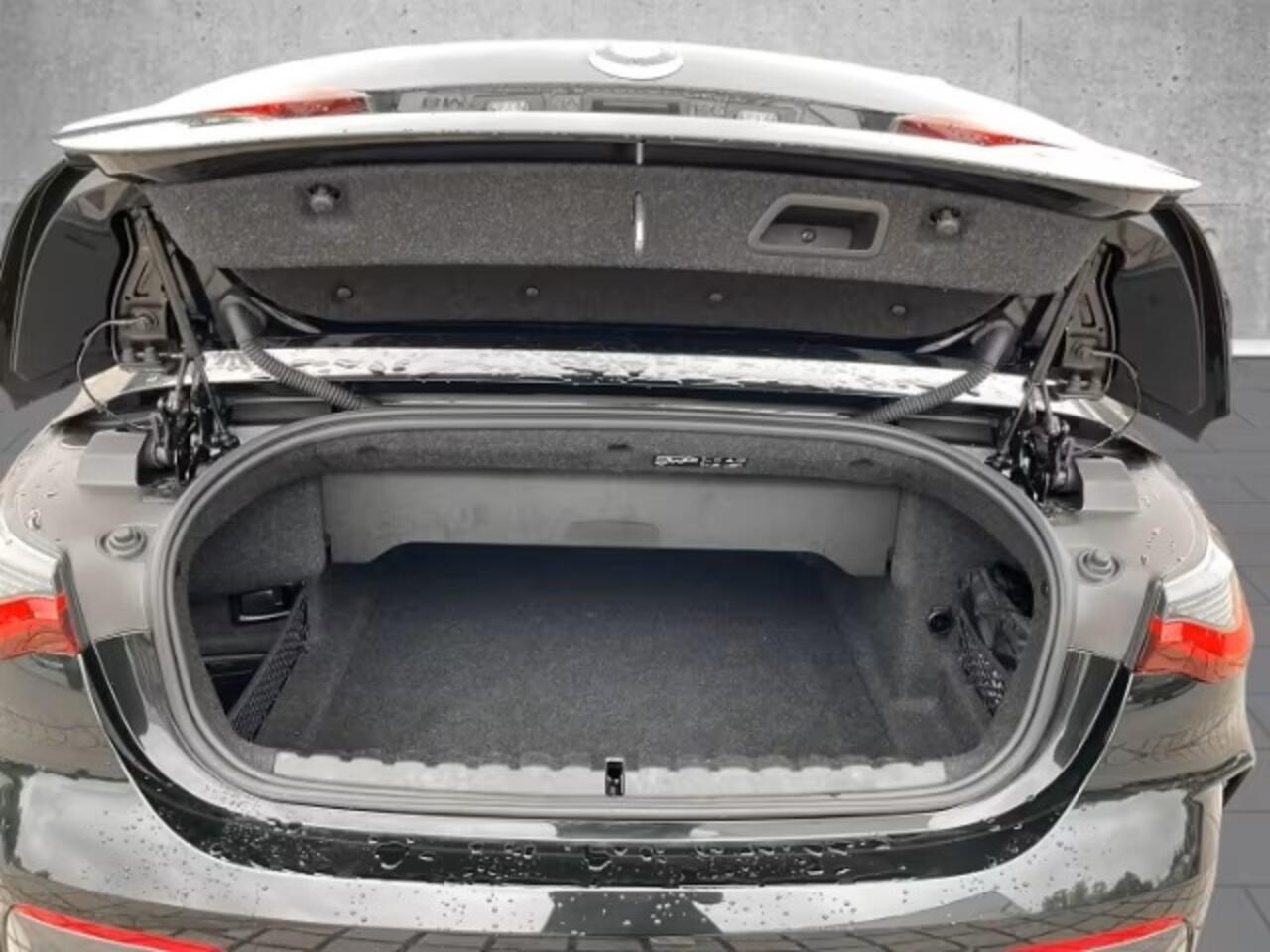 BMW 4-SERIE Cabrio 420i M-Sport Trekhaak Navi Camera LED Keyless Stuur en Stoel verwarming