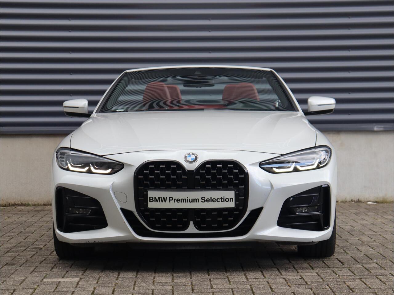 BMW 4-SERIE Cabrio 430i | High Executive | M Sportpakket | Harman Kardon | Achteruitrijcamera | Adaptief M Onderstel | Stuurwielrand verwarmd | Comfort Access | BSI* | 18'' LMV