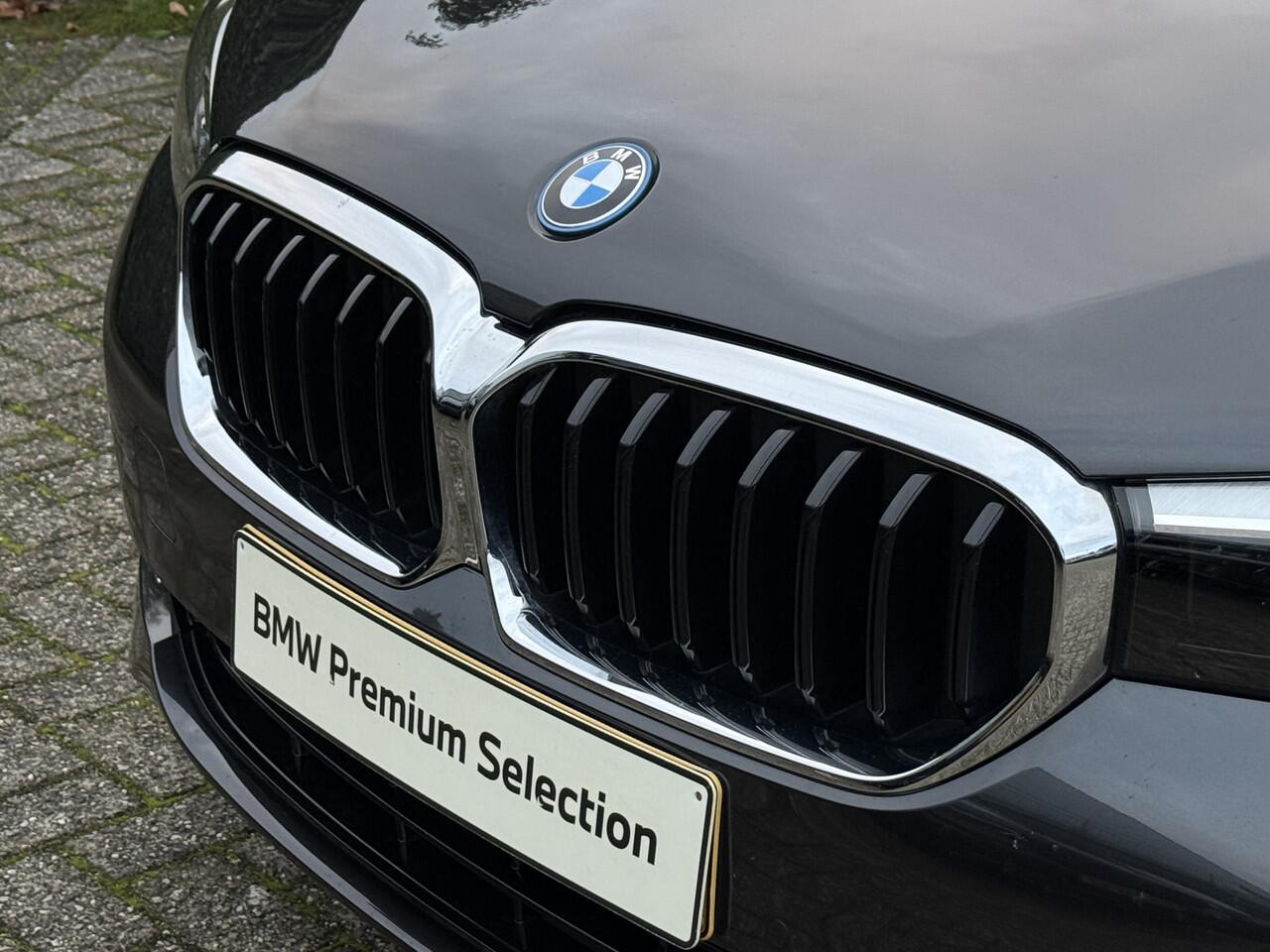 BMW 5-SERIE Touring 530e | Business | Navi Prof | 3 zone Airco | Stoelverw. | Sportstoelen