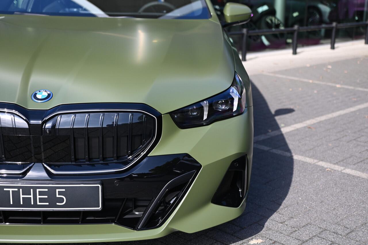 BMW 5-SERIE Touring 530e M Sport Automaat / Trekhaak / Adaptieve LED / Stoelventilatie / Parking Assistant / Stoelverwarming / M Sportonderstel