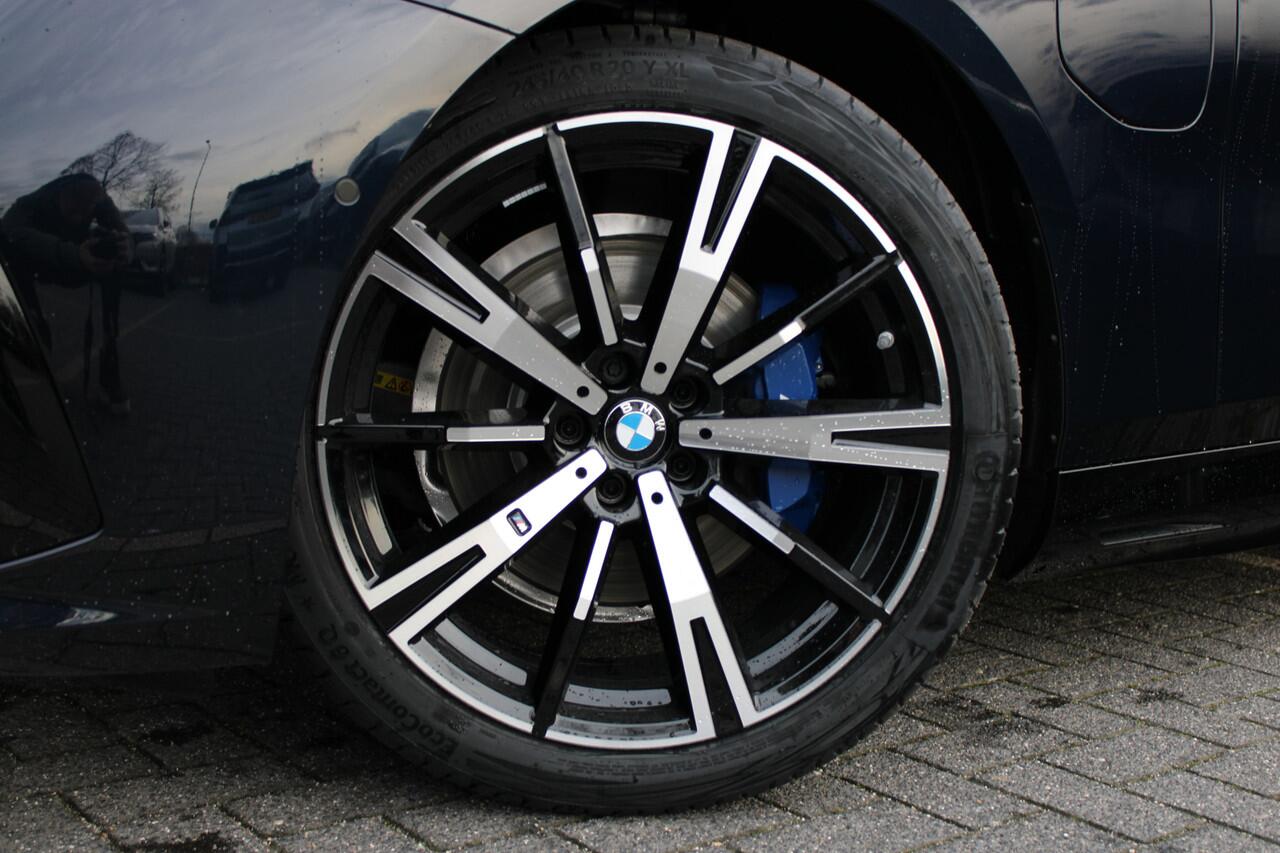 BMW 5-SERIE Touring 530e M Sport Automaat / Panoramadak / Trekhaak / Stoelventilatie / Parking Assistant Plus / Comfort Access / Adaptieve LED / M Sportonderstel / Harman-Kardon