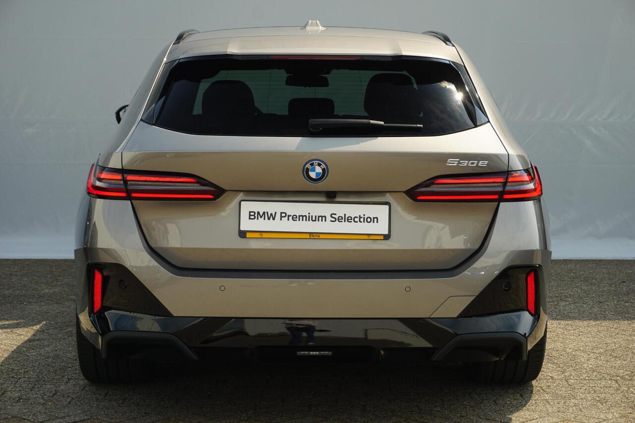 BMW 5-SERIE Touring 530e M Sportpakket Pro 20'' / Panoramadak / Stoelventilatie / Harman Kardon / Trekhaak | Ekris Selection