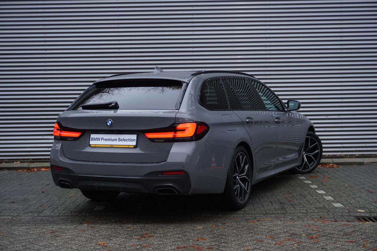 BMW 5-SERIE Touring 540i xDrive M Sportpakket | Trekhaak met elektrisch wegklapbare kogel | Glazen panoramadak | Driving Assistant Professional | BMW Laserlight | HIFI System Harman Kardon