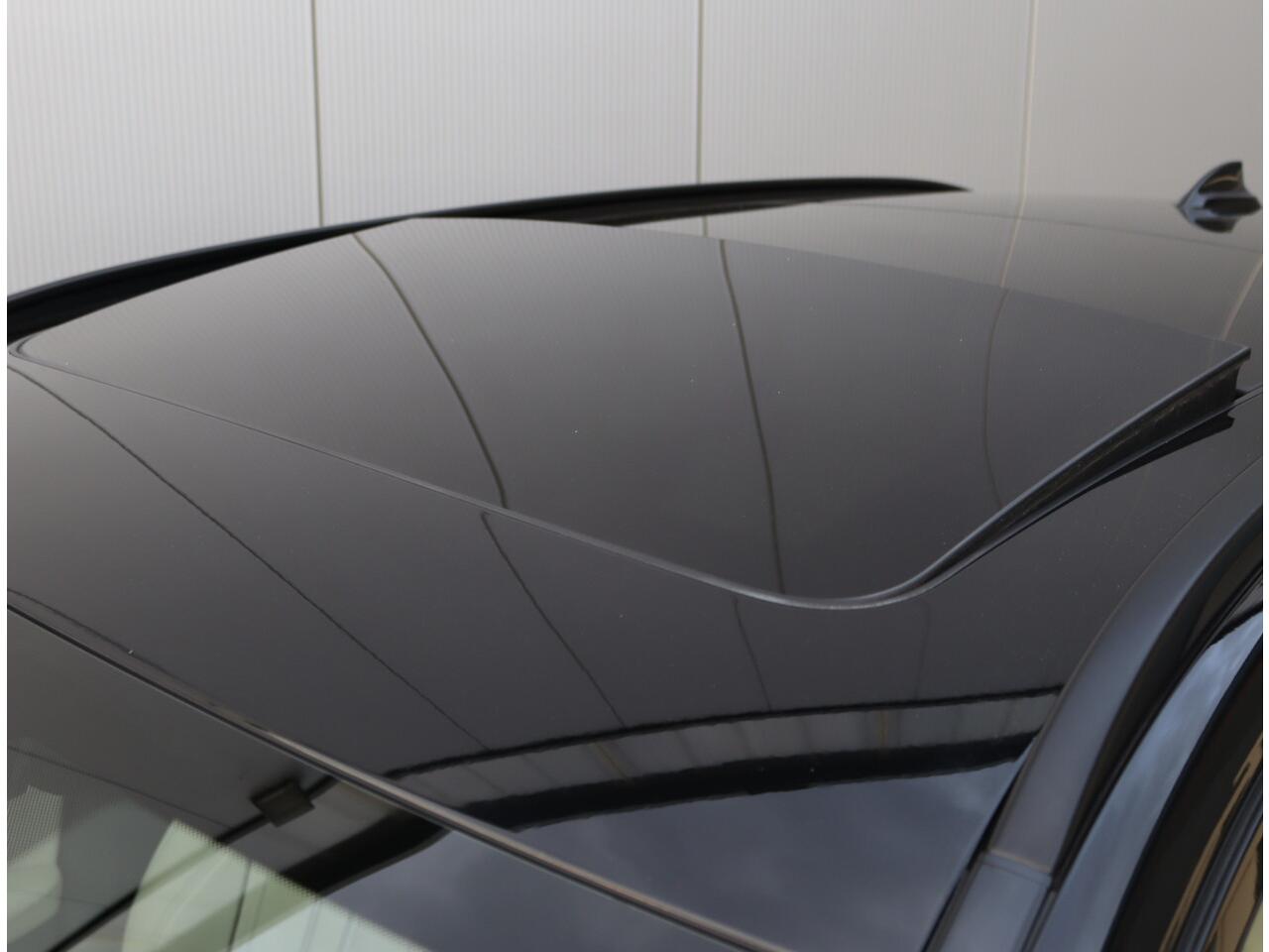 BMW 5-SERIE Touring 530e M-sport | Trekhaak | Pano | H&K | Head-up | Org. NL