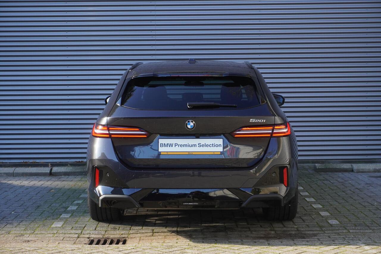 BMW 5-SERIE Touring 520i M Sportpakket | 20 inch LM M Sterspaak | Driving Assistant Plus | Harman-Kardon sound system | Parking Assistant