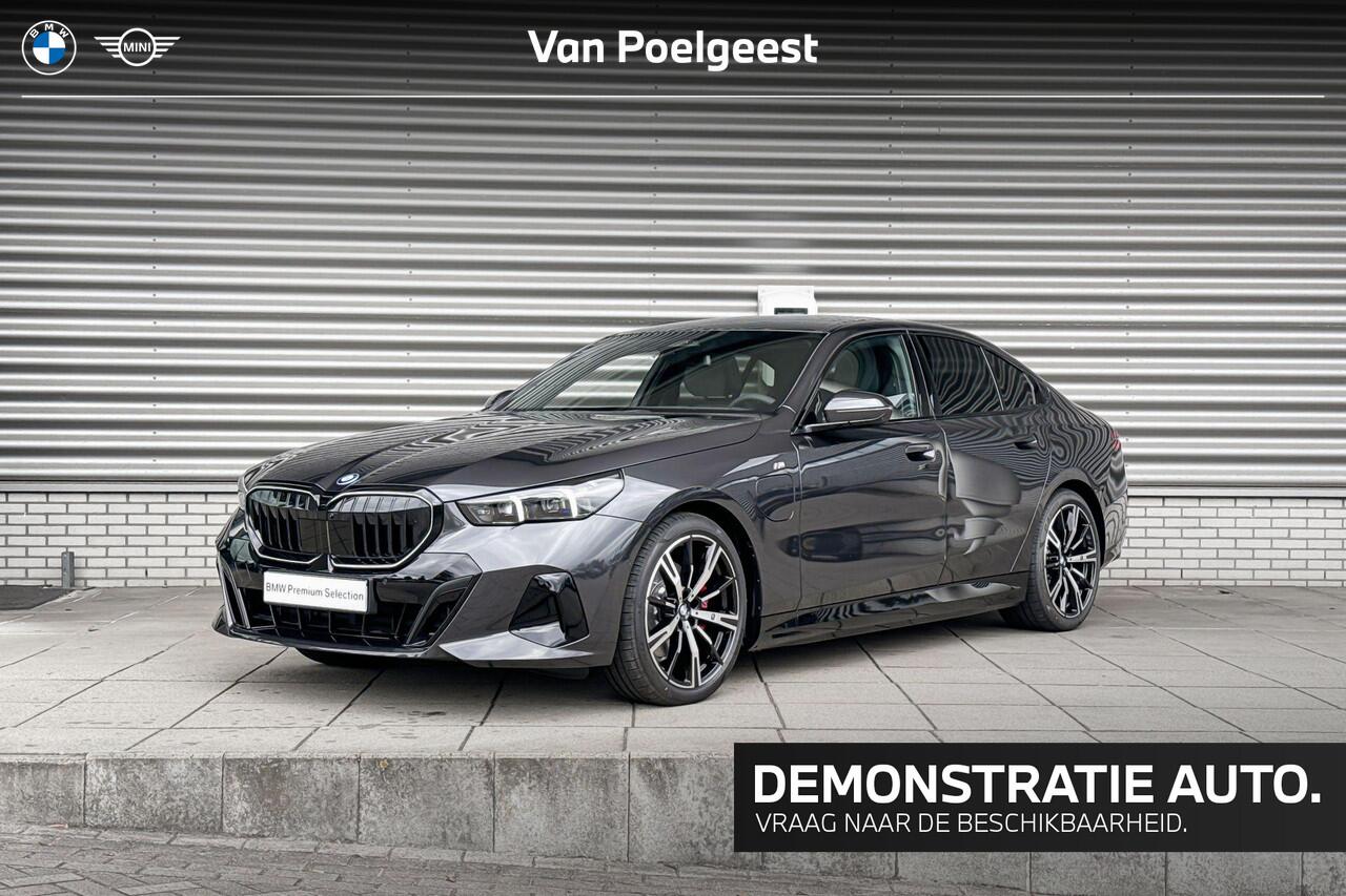 BMW 5-SERIE Sedan 530e M Sportpakket Pro / Innovation Pack / Travel Pack / Comfort Pack / Panoramadak / Trekhaak