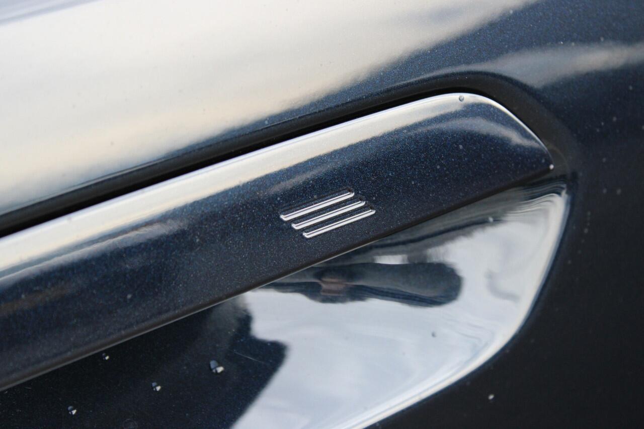 BMW 5-SERIE Touring 530e M Sport Automaat / Panoramadak / Trekhaak / Stoelventilatie / Parking Assistant Plus / Comfort Access / Adaptieve LED / M Sportonderstel / Harman-Kardon