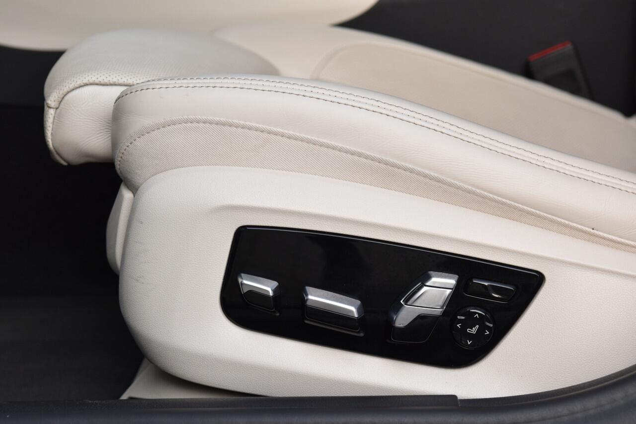 BMW 5-SERIE Touring 540i xDrive High Executive * M-Sport * Panoramadak * Laser * Stoelmassage * Softclose *