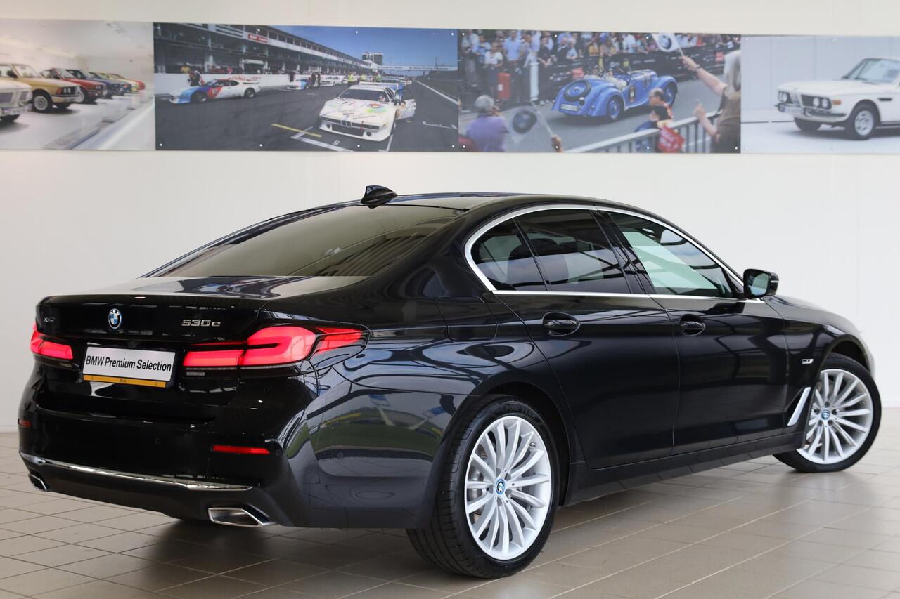 BMW 5-SERIE 530e xDrive High Executive | Head-up Display | Achterasbesturing | Driving Assistant Professional | Comfortstoel(en)