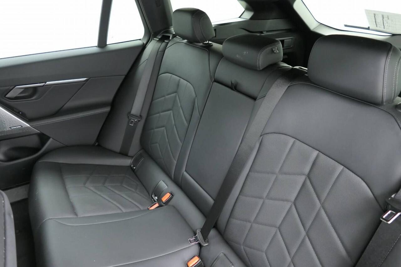 BMW 5-SERIE Touring 520i M-Sport | Driving Assistant Professional | Trekhaak | Standkachel | Carbon int. lijsten | Harman Kardon