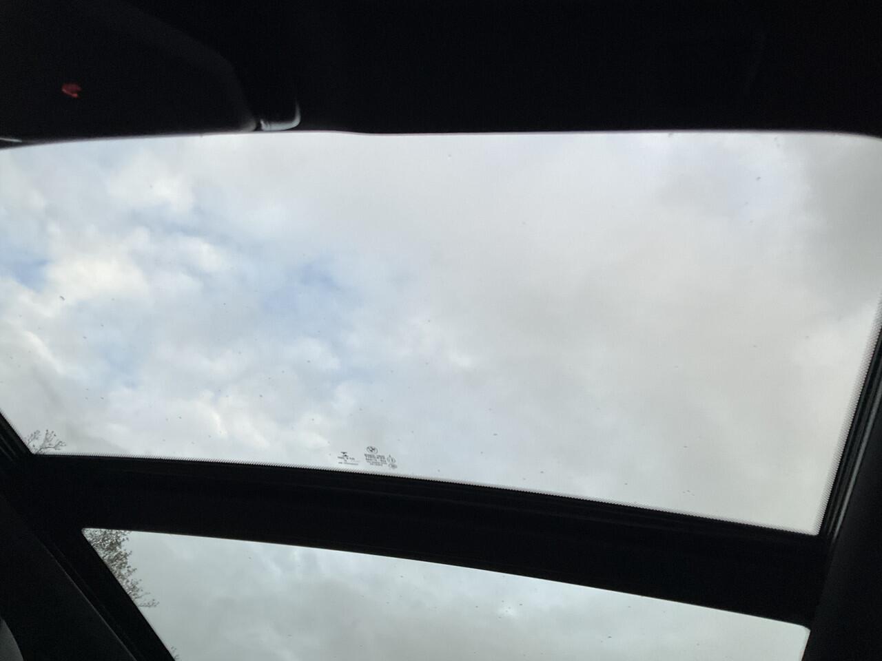 BMW 5-SERIE Touring 530e xDrive M-sport HUD Laser Memory 4wielsturing Pano Business Edition Plus