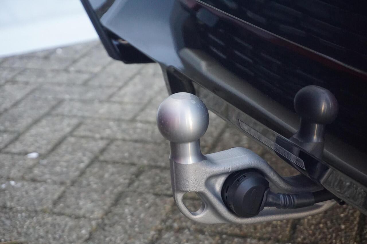 BMW 5-SERIE Touring 530e | M Sportpakket Pro | Individual Lak | Trekhaak | Innovation Pack | Comfort Pack