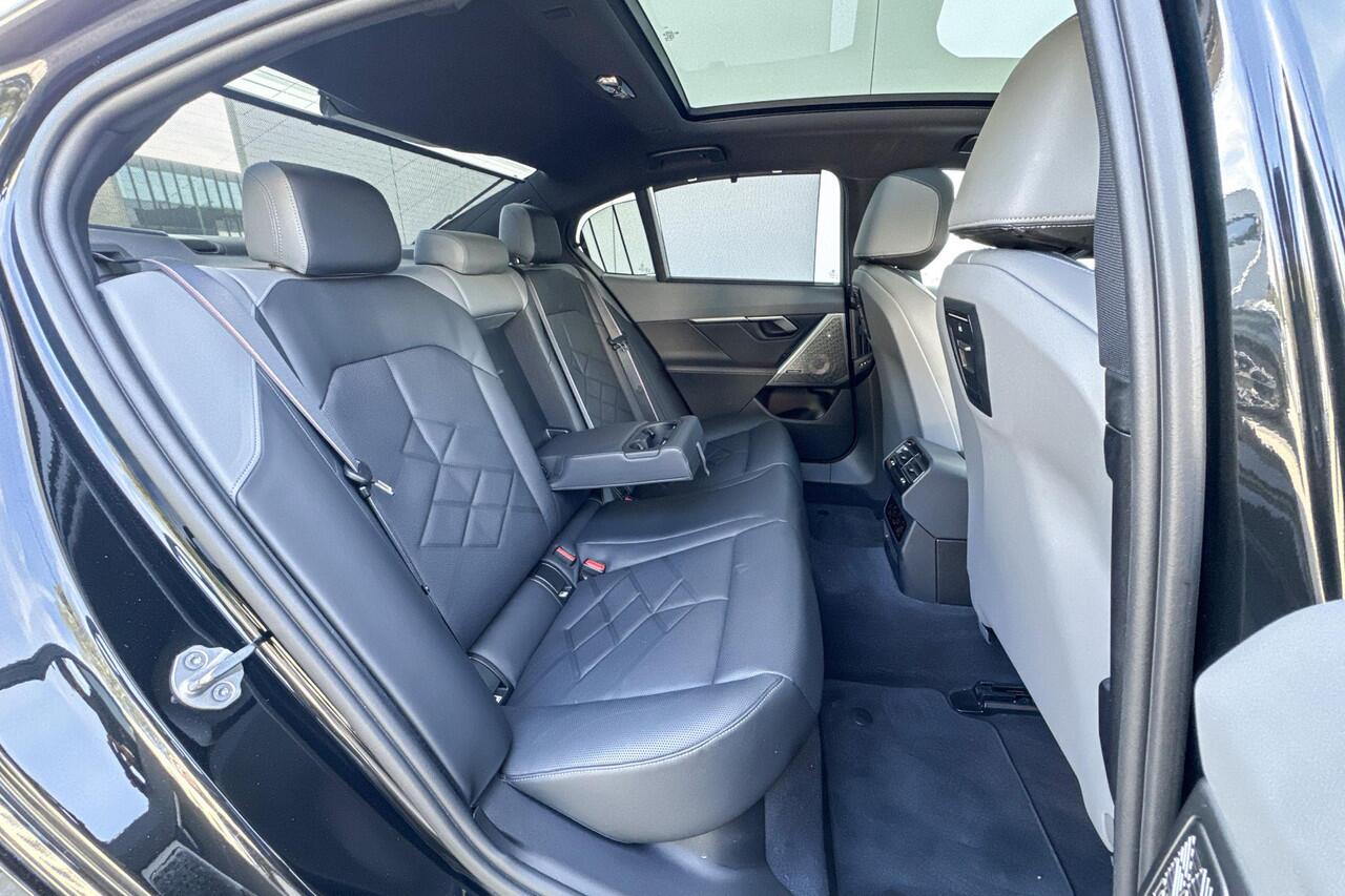 BMW 5-SERIE Sedan 550e xDrive