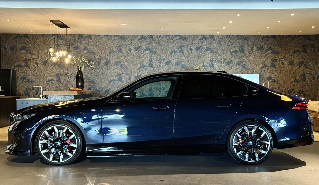 BMW 5-SERIE 530e I M-pakket I 21" INDIVIDUAL I Pano I Carbon