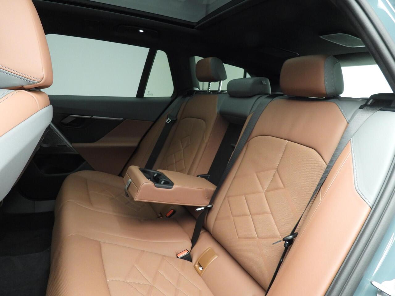 BMW 5-SERIE Touring 540d xDrive | M-Sportpakket | LED | HUD | Schuifdak | Active cruise | Elektr. zetels | DAB | Bowers & Wilkins sound | Alu 21 inch