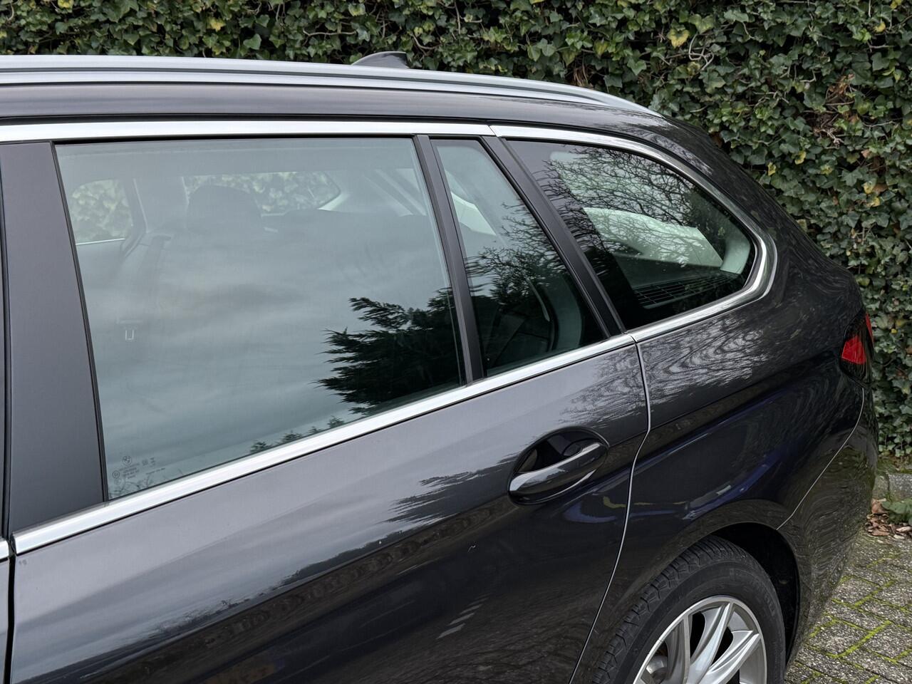 BMW 5-SERIE Touring 530e | Business | Navi Prof | 3 zone Airco | Stoelverw. | Sportstoelen