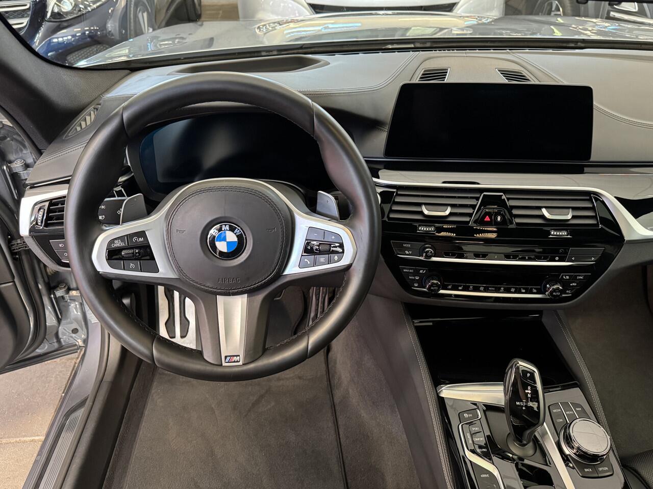 BMW 5-SERIE 530e xDrive M-Sport iPerformance High Executive Schuifdak Headup Harman Kardon Trekhaak