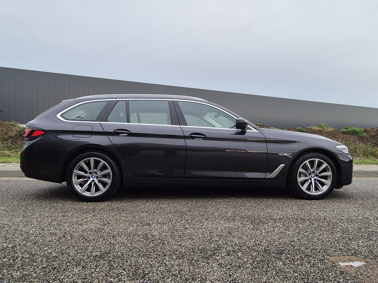 BMW 5-SERIE Touring 530e Business E plus Hybrid. Elektrische achterklep Nette auto.